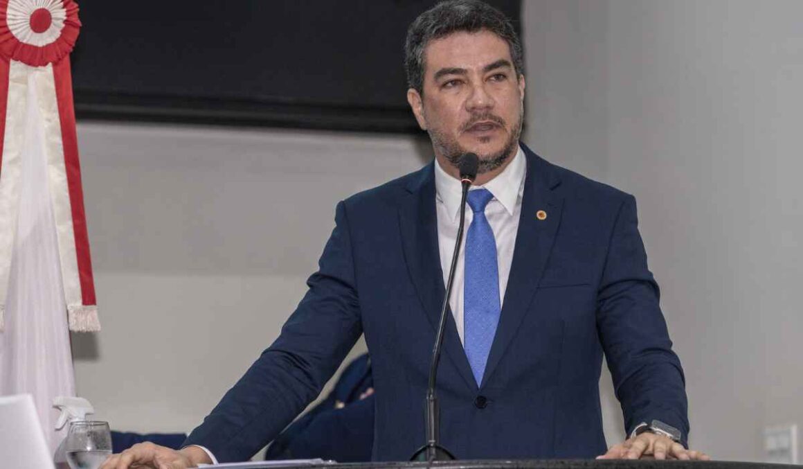 Ronie Silva cobra urgência e investigação diante de mortandade de peixes em Benfica