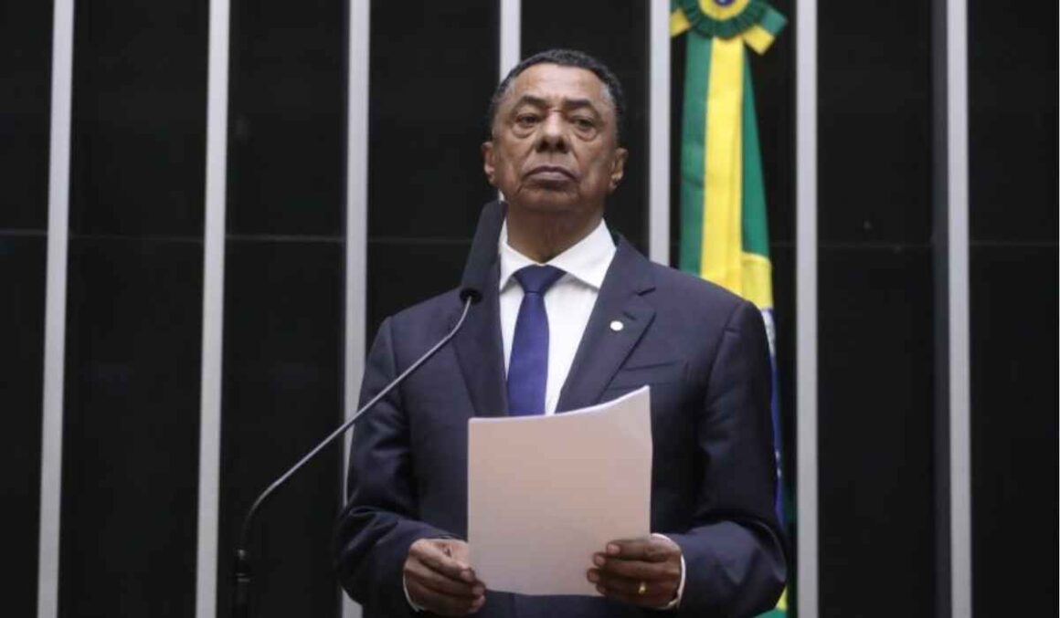 Câmara aprova projeto para ampliar número de deputados de 513 para 531