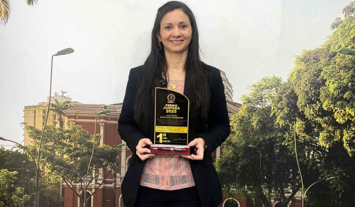 Advogada Or Leh Anna é premiada com troféu da 1ª Edição do Prêmio JusPará