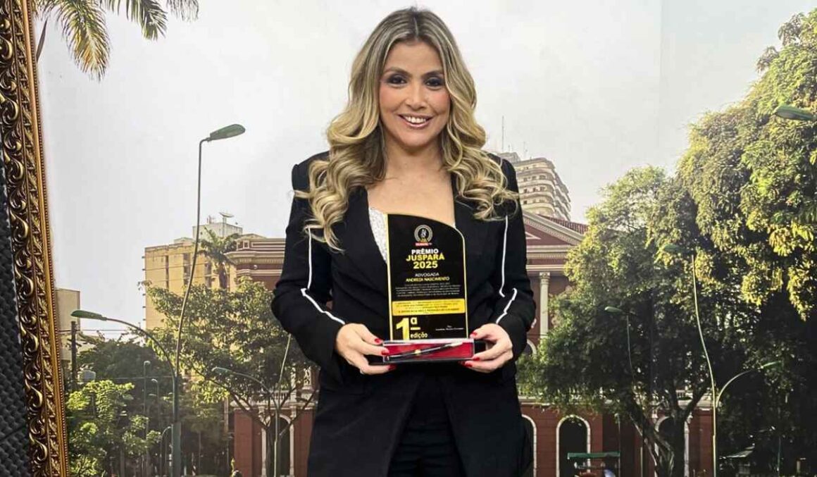 Advogada Andreza Nascimento recebe o troféu 1ª Edição do Prêmio JusPará
