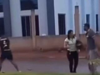 VÍDEO: Marido pega mulher com outro em moto que ele havia dado de presente