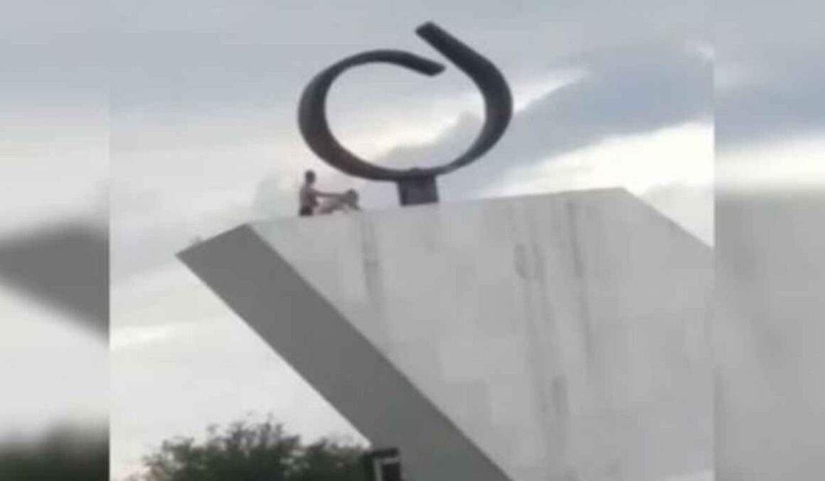 VÍDEO: Casal é flagrado fazendo sexo na Praça dos Três Poderes