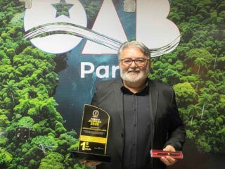 Agnaldo Corrêa, ouvidor da OAB-PA, recebe troféu da 1ª Edição do Prêmio JusPará