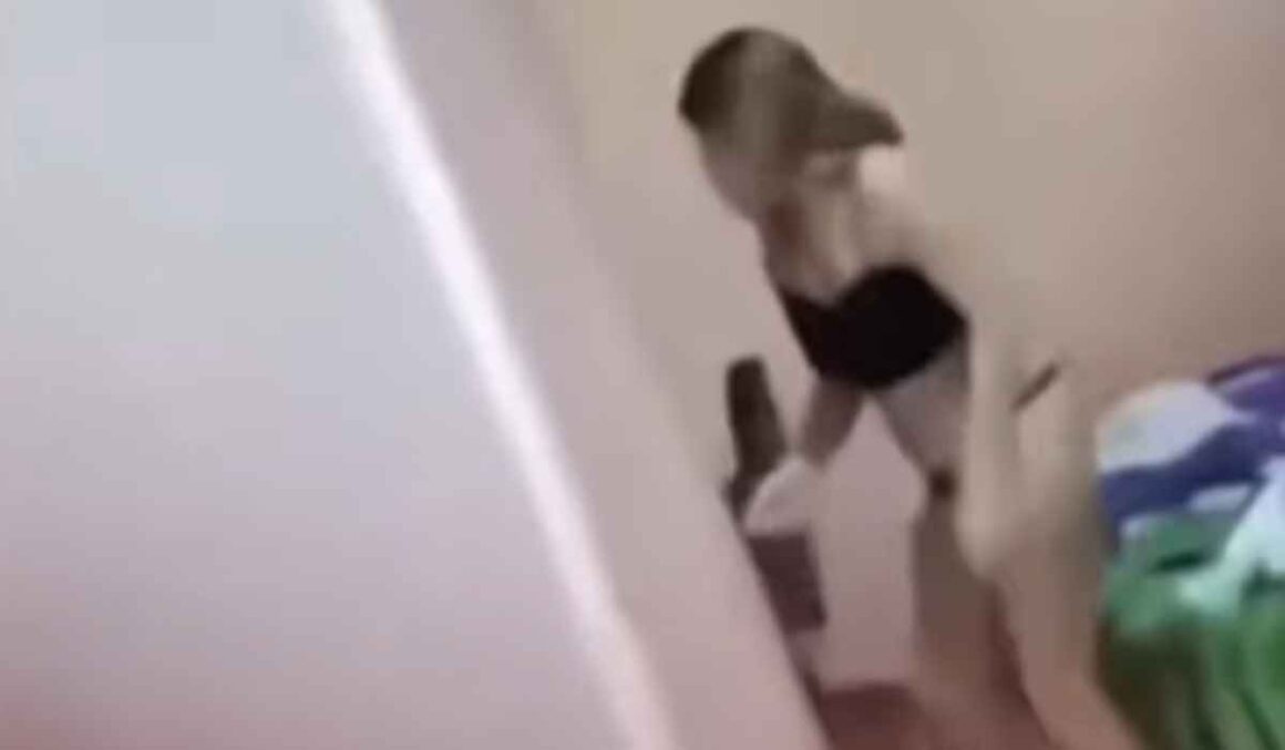 VÍDEO: mulher flagra marido com a própria amiga na cama