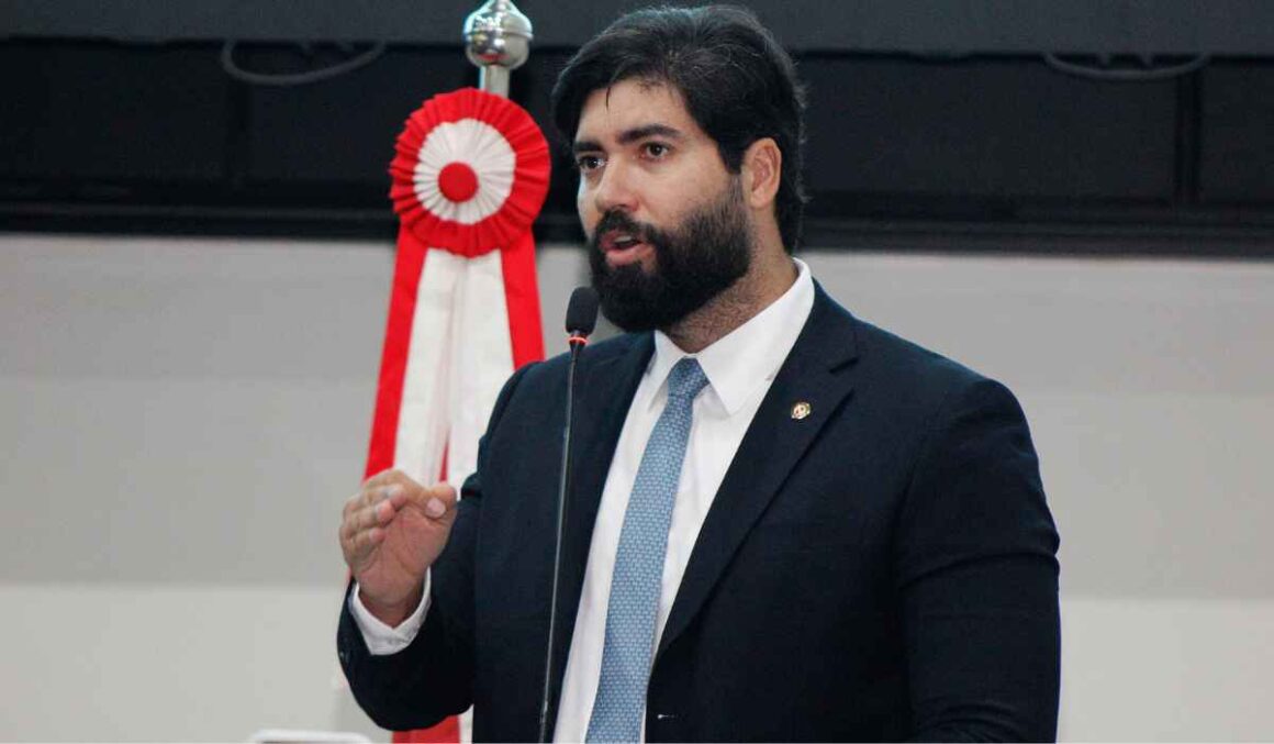 PL de Adriano Coelho: Farmácias e drogarias deverão exibir a localização de hospitais, emergências e postos de saúde próximos
