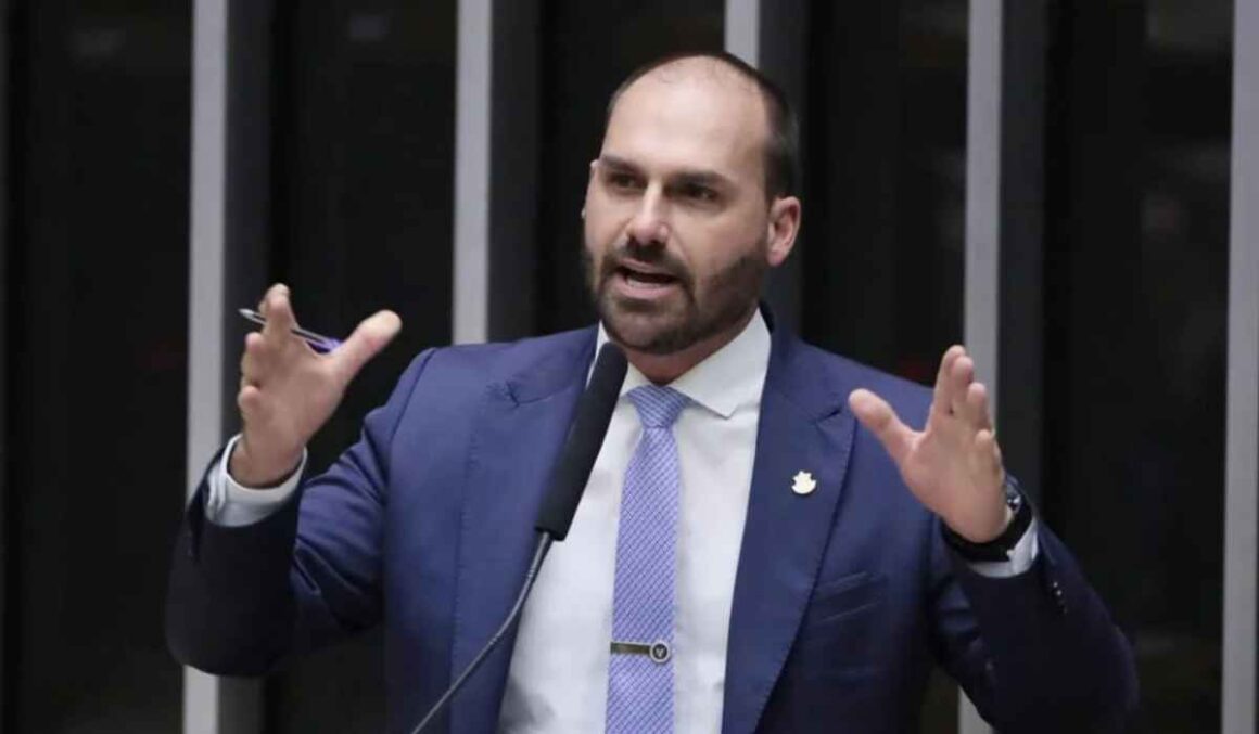 STF investiga Eduardo Bolsonaro por atacar instituições