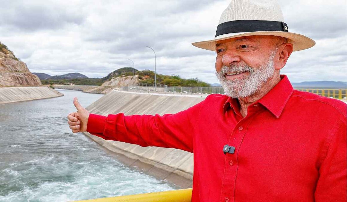'Não podemos votar em qualquer tranqueira para governar o país', diz Lula