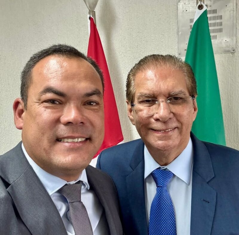 O parlamentar com o senador Jader Barbalho, em Brasília / Foto: AP