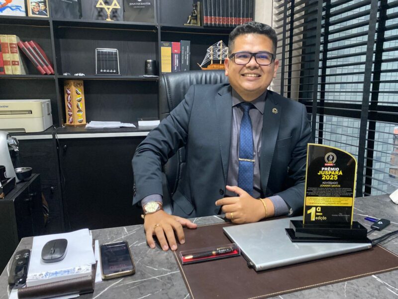 Advogado Jonatan Santos recebe troféu da 1ª Edição do Prêmio JusPará, da TN Brasil TV