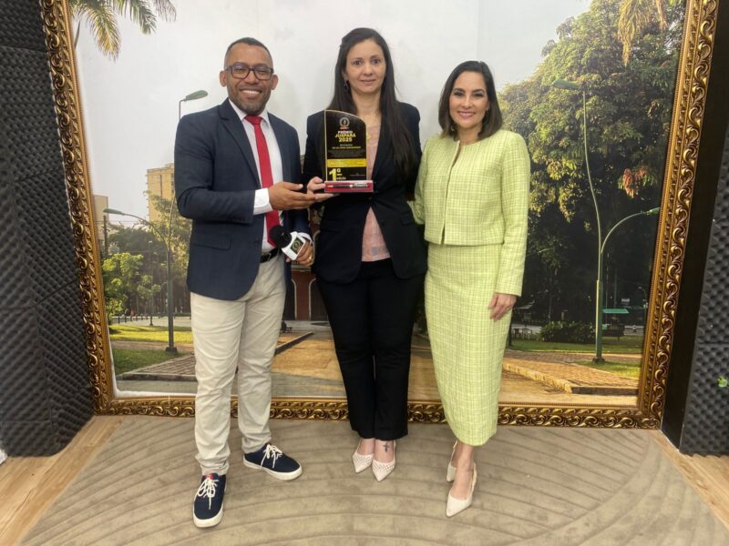 Advogada Or Leh Anna é premiada com troféu da 1ª Edição do Prêmio JusPará