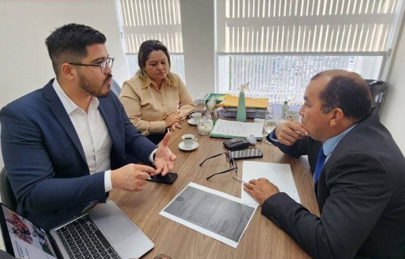 Conexões e Soluções: Elias Santiago (PT) recebe lideranças em seu gabinete