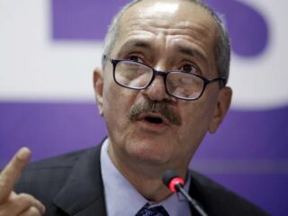 Moraes ameaça prender Aldo Rebelo por desacato em depoimento sobre trama golpista