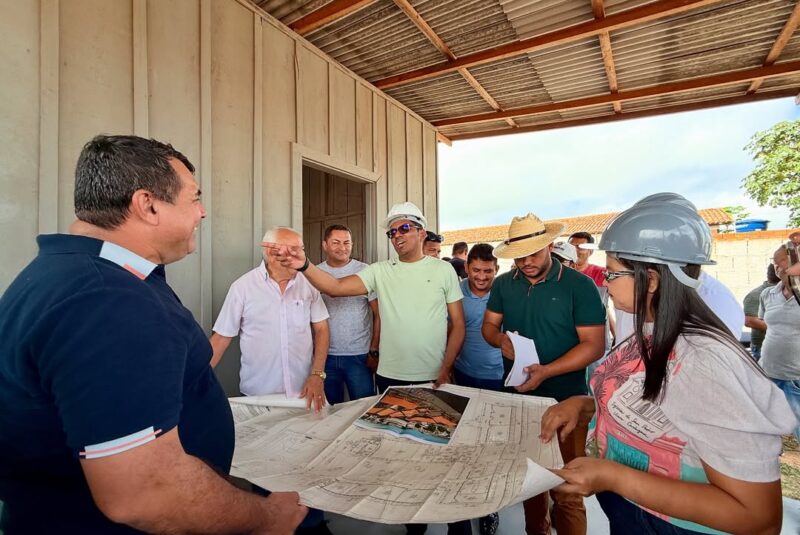 Artemes Oliveira vistoria obras de infraestrutura e educação em Ipixuna do Pará