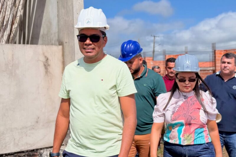 Artemes Oliveira vistoria obras de infraestrutura e educação em Ipixuna do Pará