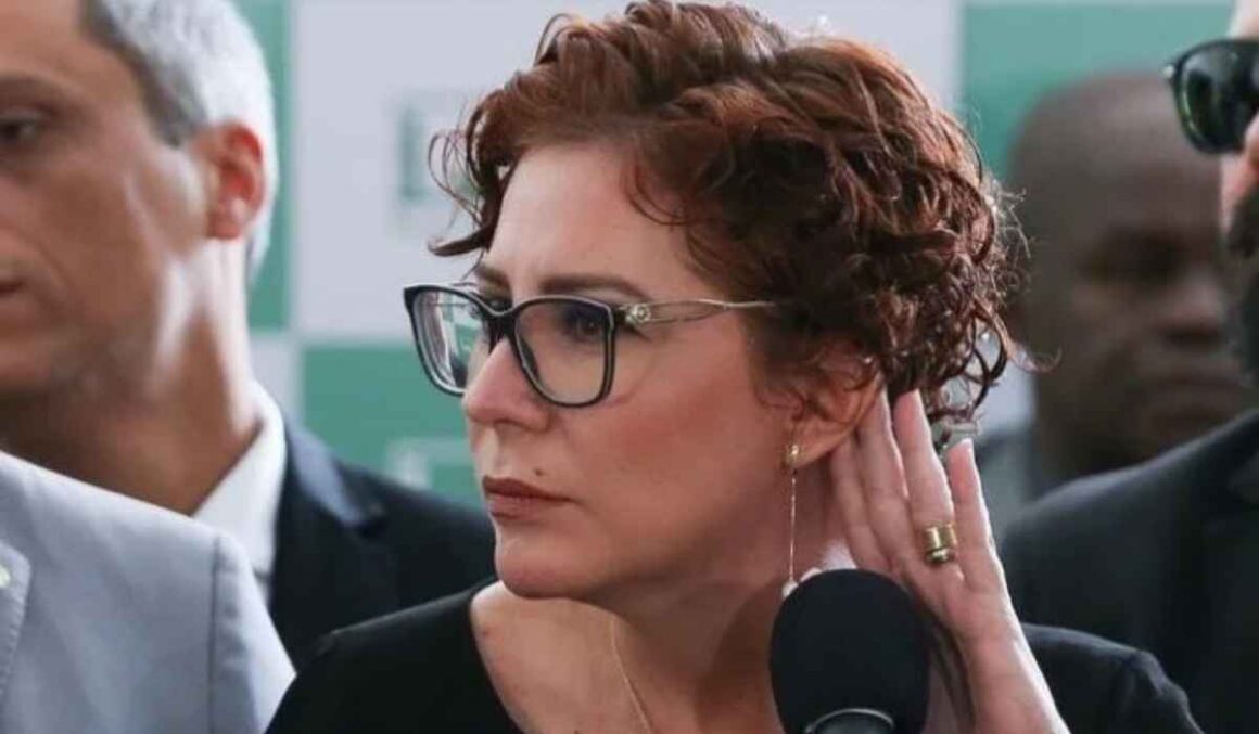 Moraes manda prender Carla Zambelli e incluir nome em lista da Interpol