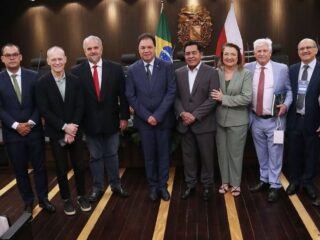 Chicão parabeniza a Deputada Maria do Carmo pela realização do Encontro Nacional de Comissões de Meio Ambiente dos Legislativos Estaduais