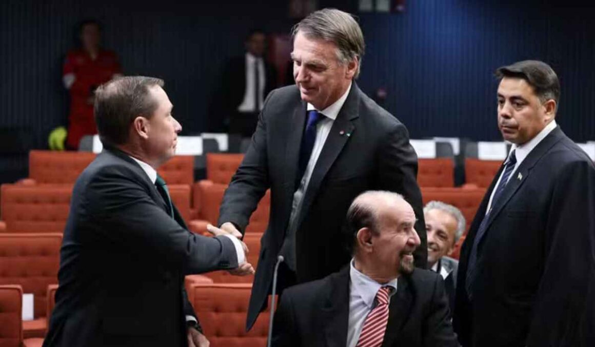 Mauro Cid confirma que Bolsonaro leu e editou minuta golpista