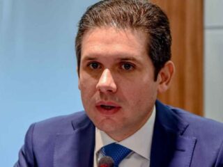 Motta cobra corte de gastos do governo Lula, mas propõe acúmulo de aposentadoria com salário para deputado