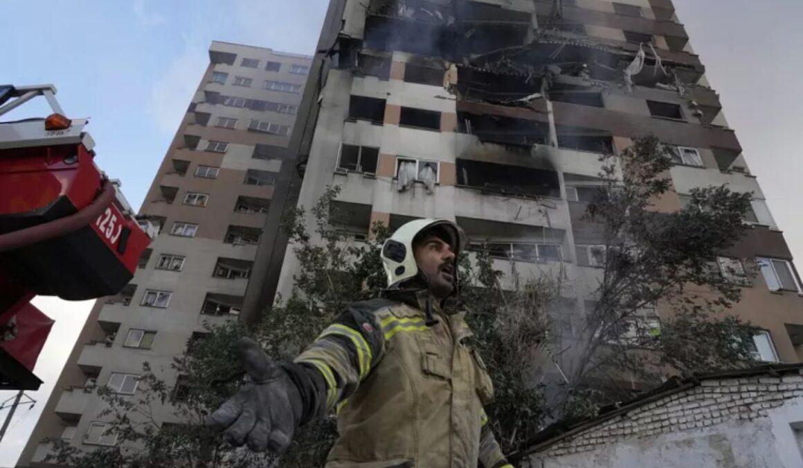 Israel ataca o Irão e mata principais líderes militares e cientistas nucleares