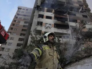 Israel ataca o Irão e mata principais líderes militares e cientistas nucleares