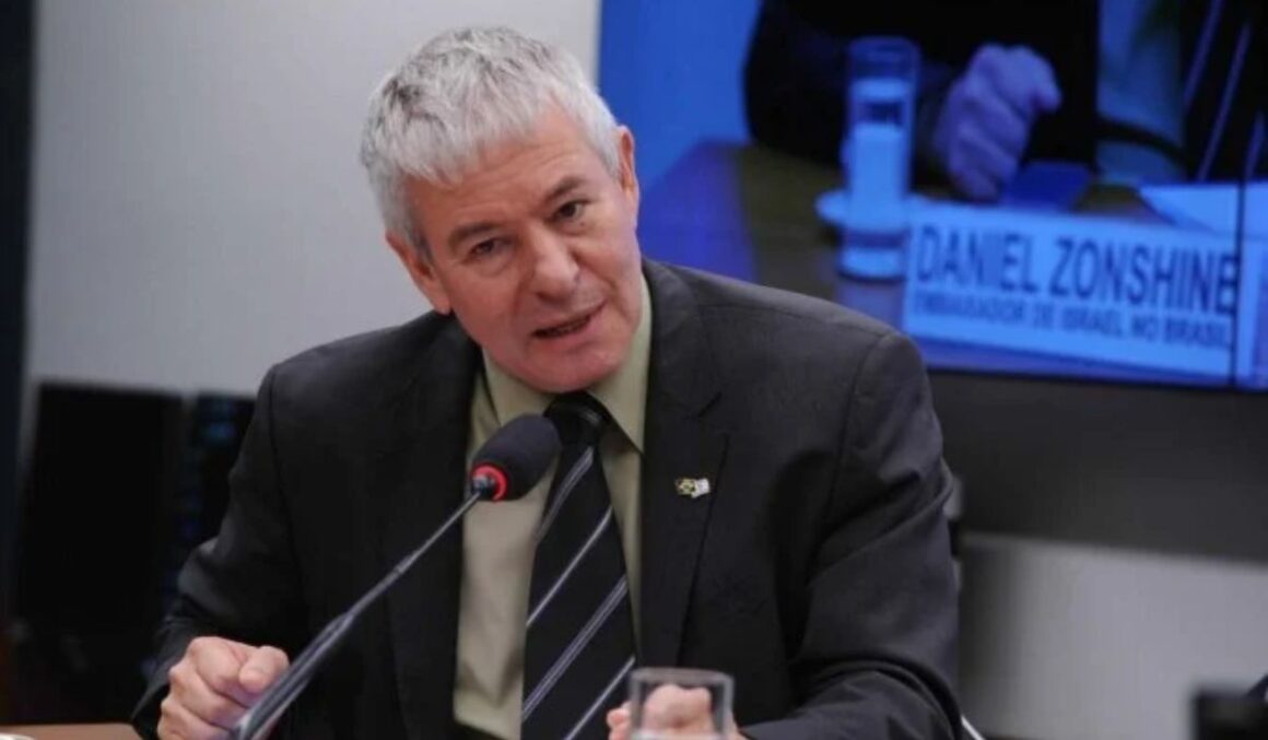 Israel justifica ataques ao Irã como tentativa de conter programa nuclear, diz embaixador