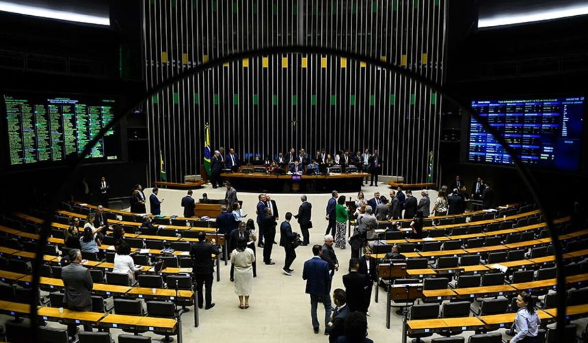 Congresso pode votar vetos e criar CPMI do INSS