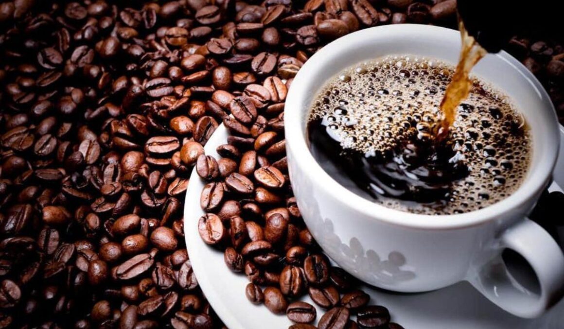 Café acumula alta de 98% e consumo despenca no Brasil
