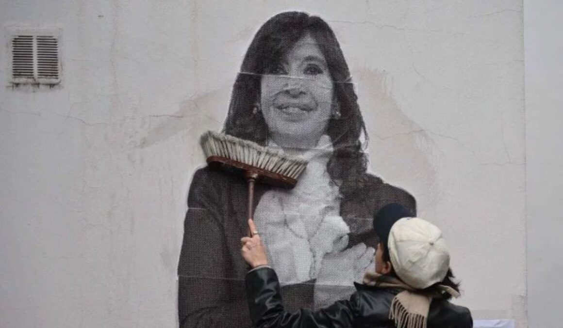 Ex-presidente Cristina Kirchner cumprirá pena em prisão domiciliar