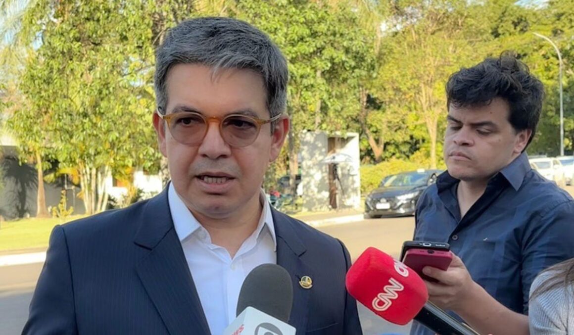 Governo prepara MP para evitar impacto no valor da conta de energia , afirma Randolfe Rodrigues