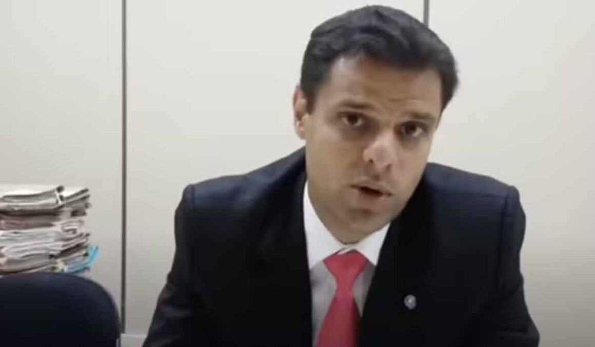 Juiz que mandou soltar condenado por quebrar relógio histórico admite que errou