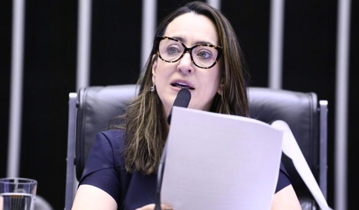 Projeto estabelece política pública para promover saúde mental de meninas
