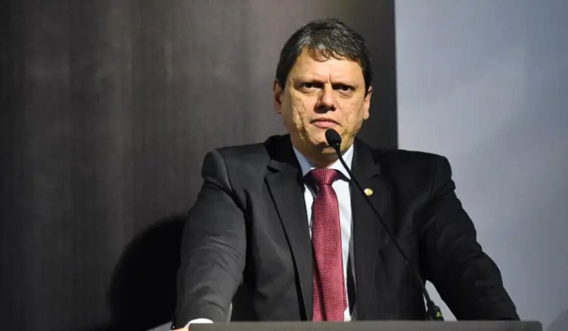 Tarcísio sanciona lei que cria banco de DNA de estupradores em SP