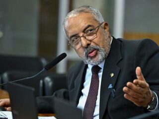 Senado avança com projeto que exige assinatura em papel para empréstimos de idosos