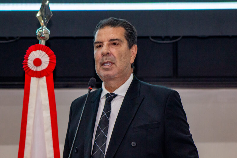 Deputado Zeca Pirão celebra entrega da Rua das Rosas, no Benguí, ao lado do governador Helder Barbalho