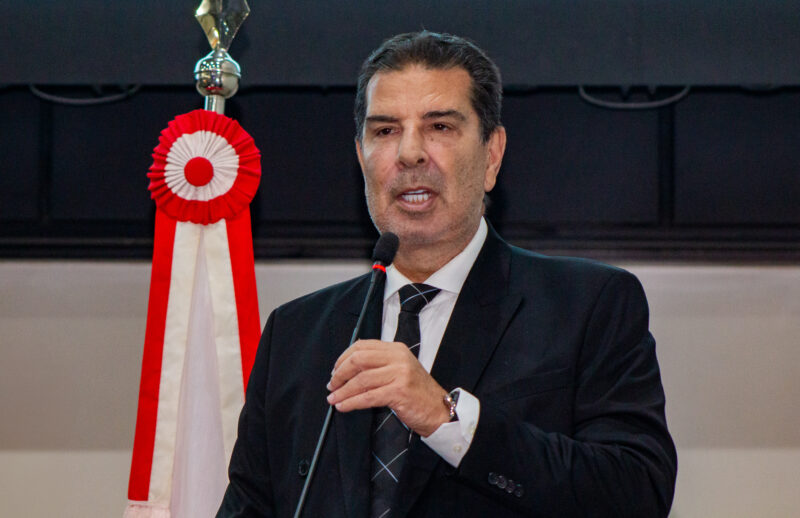 Deputado Zeca Pirão entrega pavimentação na Vila Izabel, em Icoaraci: "não aguentavam mais pisar na lama"