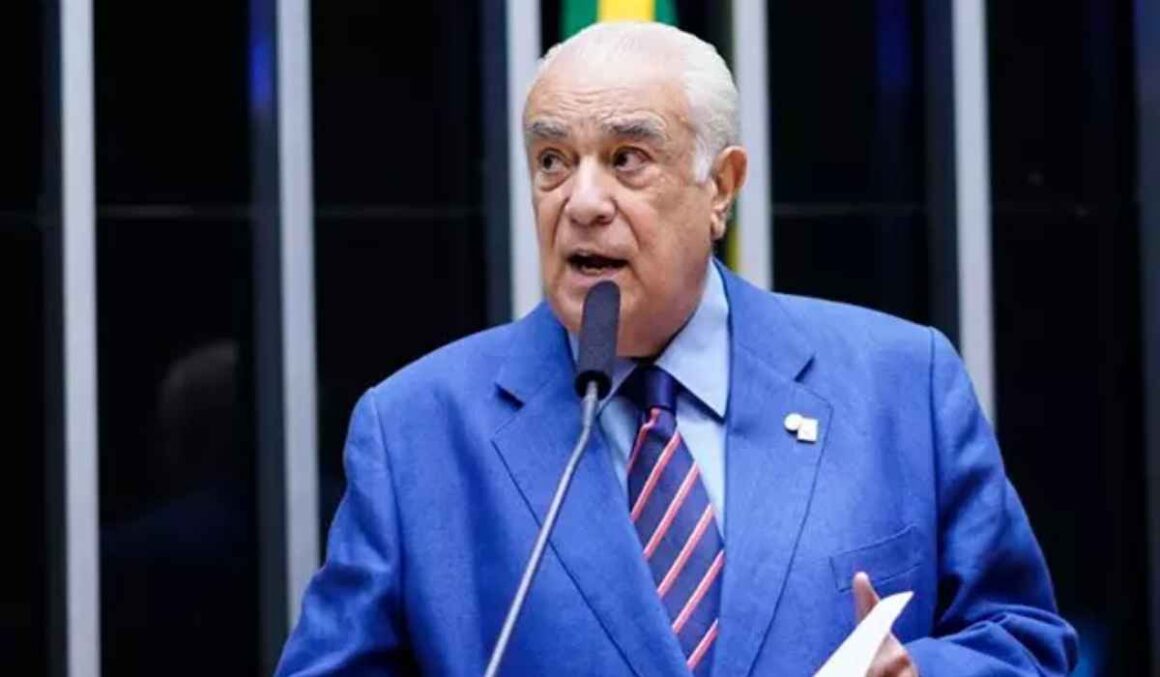 PL expulsa deputado que defendeu Moraes e criticou Trump