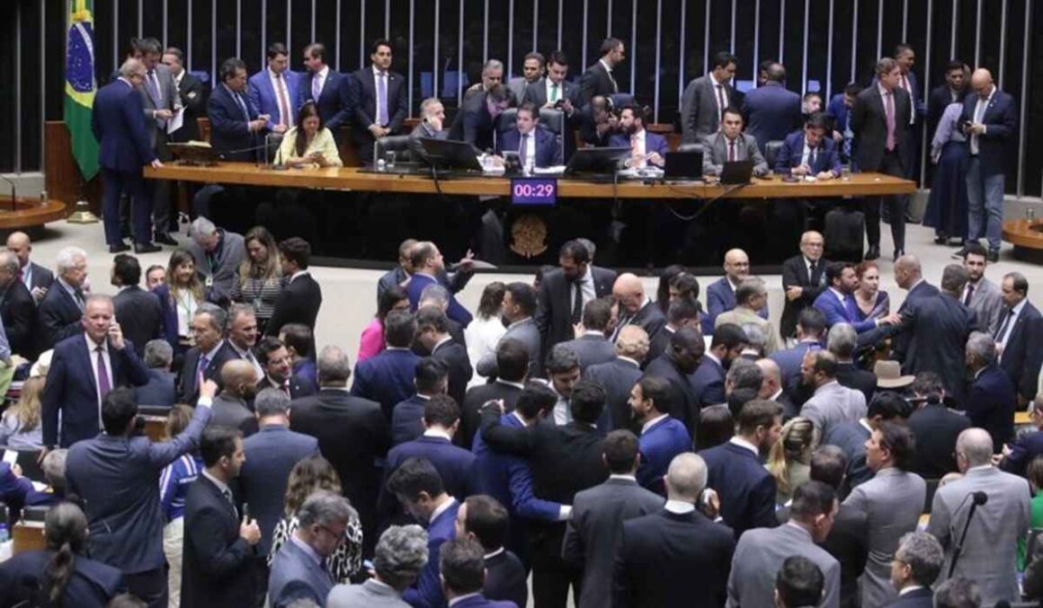 70% dos deputados são contra o fim da escala 6x1, diz pesquisa Quaest