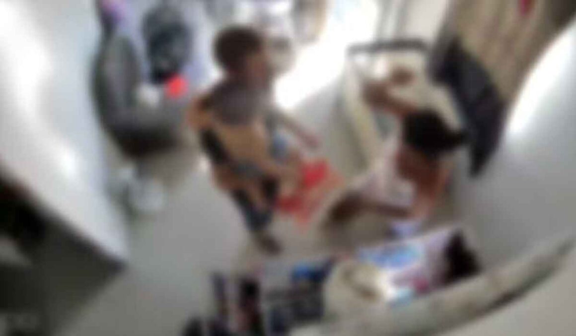 VÍDEO: Homem provoca ex com faca antes de ser morto com facada no peito