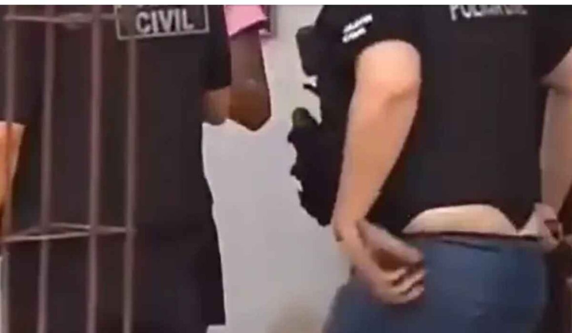 ASSISTA: Delegado é flagrado usando calcinha fio dental durante operação e viraliza