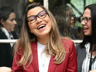 Janja reage a pergunta de jornalistas sobre tarifas de Trump: ‘vira-latas’
