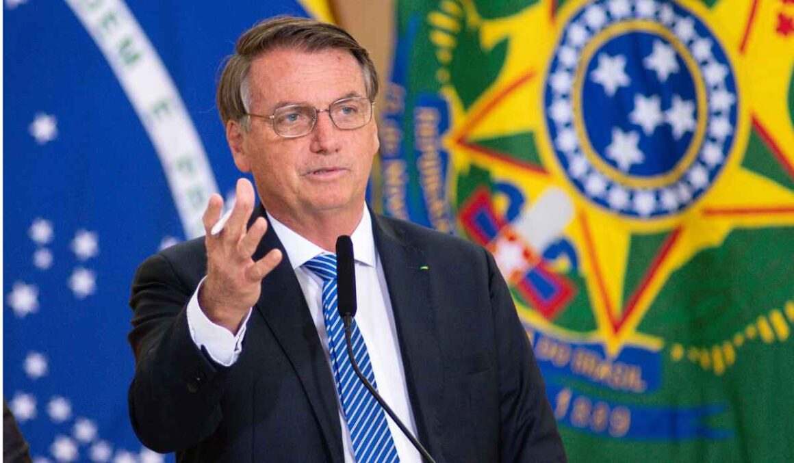 Gonet pede que Bolsonaro seja condenado por 5 crimes na ação do golpe