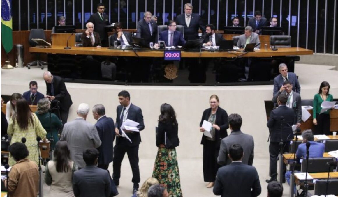 Câmara aprova ampliação de atividades que poderão ser terceirizadas nos presídios
