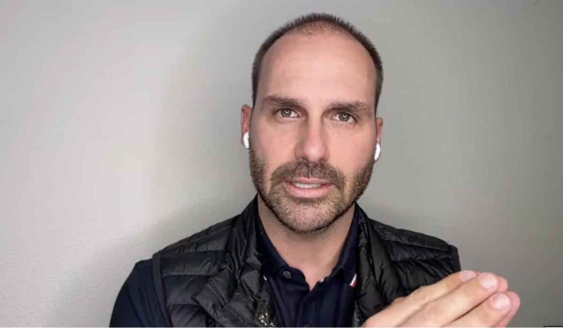 Eduardo Bolsonaro: 'Trump ainda não jogou bomba nuclear no Brasil'