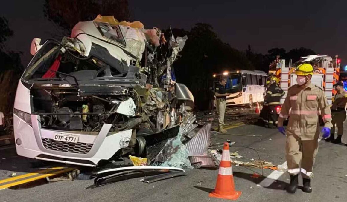 Acidente com ônibus de estudantes da UFPA deixa seis mortos em GO