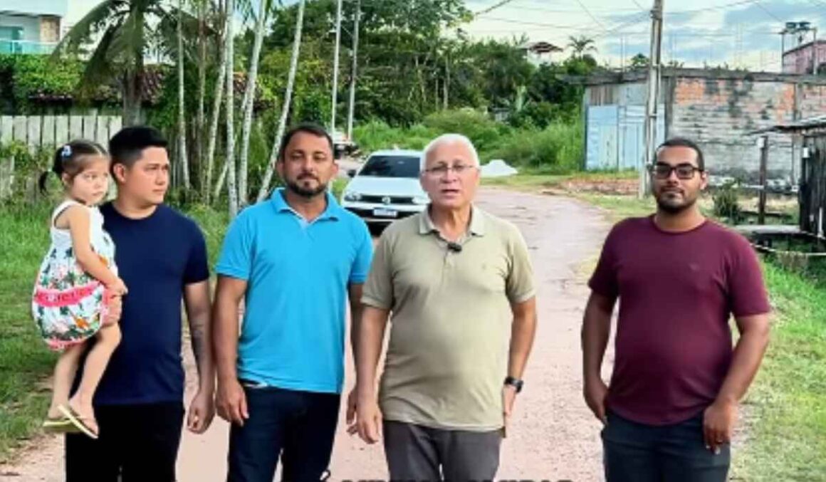 Prefeito Rubens Teixeira e equipe visitam rua João Paulo I para asfaltamento em Moju