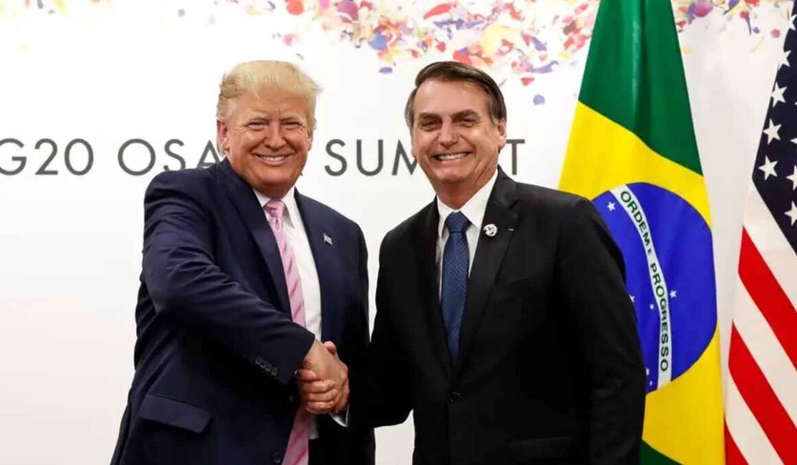 Bolsonaro fica do lado dos Estados Unidos e diz "não ver tarifaço como ataque"
