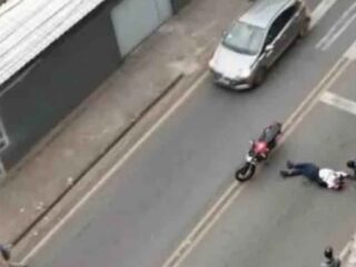 VÍDEO: pai parte para cima de motociclista após filho ser atropelado na faixa
