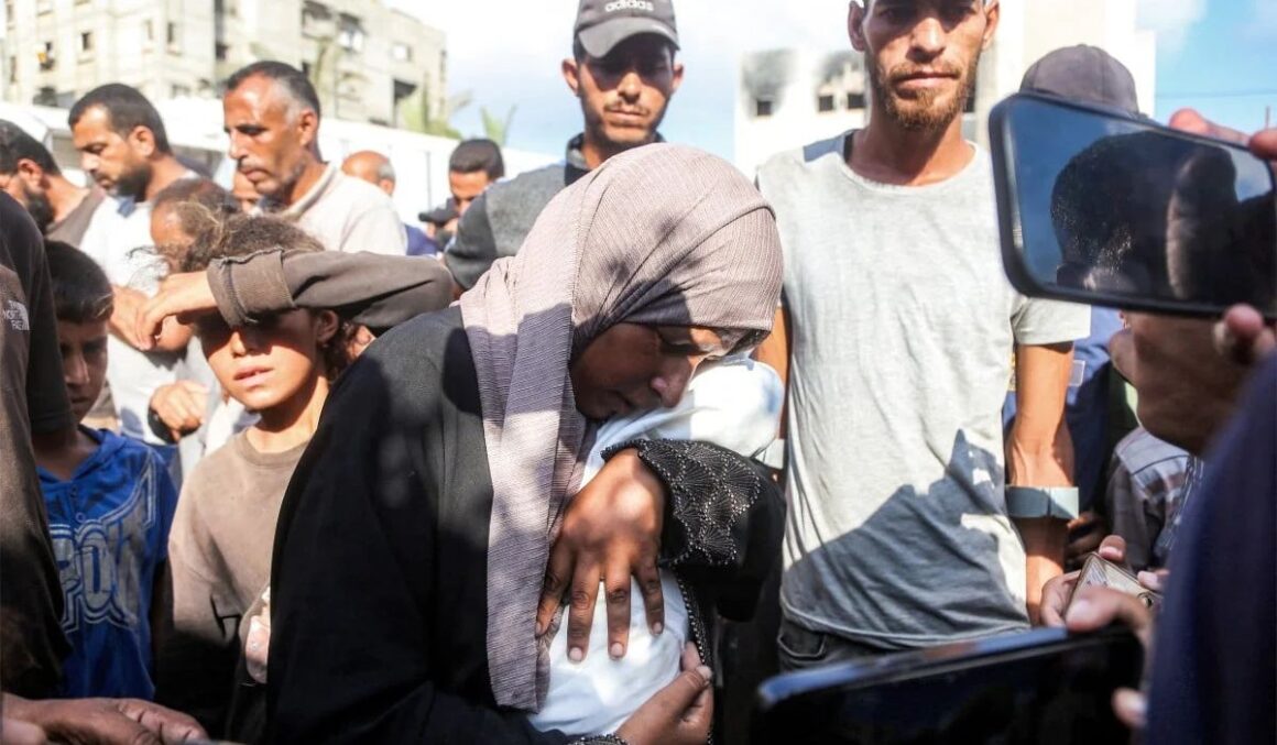 Mais de 70 pessoas em busca de comida são mortas em Gaza