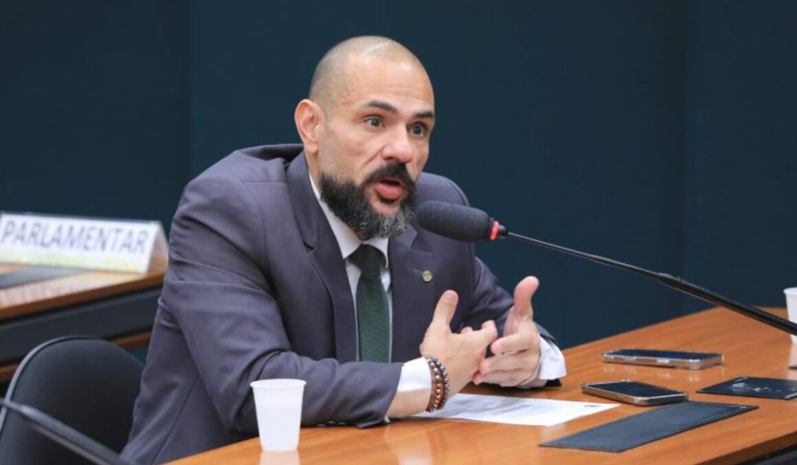 Comissão aprova projeto que assegura em lei direito de pessoa com deficiência tirar carteira de motorista