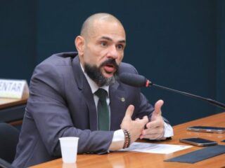 Comissão aprova projeto que assegura em lei direito de pessoa com deficiência tirar carteira de motorista